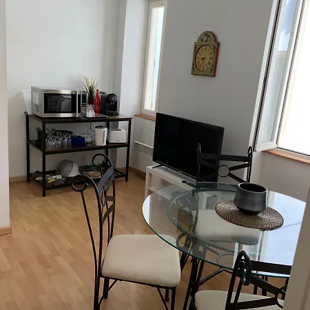 Centre, Pres Avenue De Verdun, Cosy 2 Pieces , Salon , Separe, Rue Tres Calme A 10 Minutes A Pied De La Grande * Biarritz