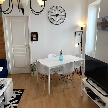 Centre, Pres Avenue De Verdun, Cosy 2 Pieces , Salon , Separe, Rue Tres Calme A 10 Minutes A Pied De La Grande Biarritz