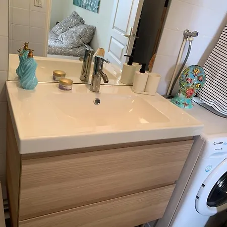 Centre, Pres Avenue De Verdun, Cosy 2 Pieces , Salon , Separe, Rue Tres Calme A 10 Minutes A Pied De La Grande *