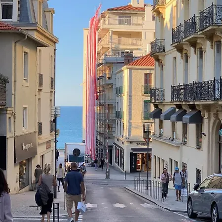 Centre, Pres Avenue De Verdun, Cosy 2 Pieces , Salon , Separe, Rue Tres Calme A 10 Minutes A Pied De La Grande *