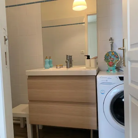 Centre, Pres Avenue De Verdun, Cosy 2 Pieces , Salon , Separe, Rue Tres Calme A 10 Minutes A Pied De La Grande Appartement
