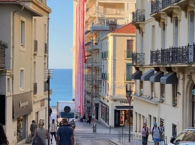 Centre, Pres Avenue De Verdun, Cosy 2 Pieces , Salon , Separe, Rue Tres Calme A 10 Minutes A Pied De La Grande *