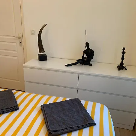 Centre, Pres Avenue De Verdun, Cosy 2 Pieces , Salon , Separe, Rue Tres Calme A 10 Minutes A Pied De La Grande Appartamento