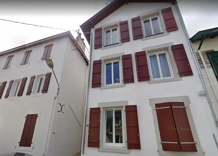 Centre, Pres Avenue De Verdun, Cosy 2 Pieces , Salon , Separe, Rue Tres Calme A 10 Minutes A Pied De La Grande Lägenhet *