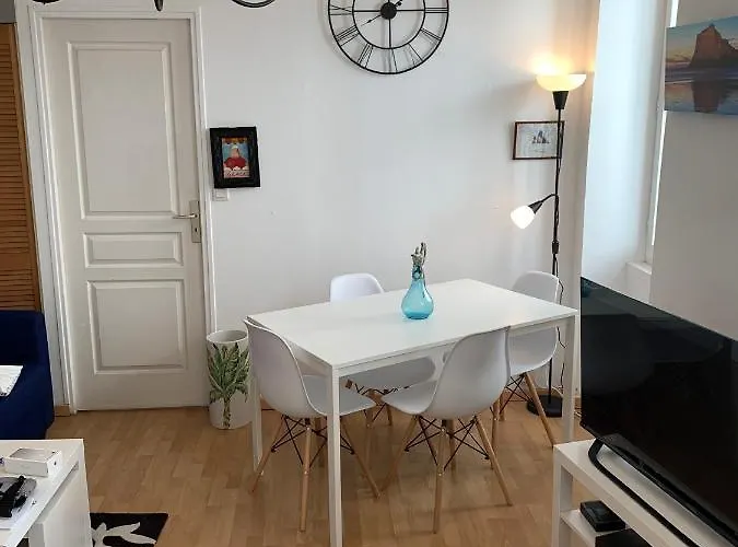 Centre, Pres Avenue De Verdun, Cosy 2 Pieces , Salon , Separe, Rue Tres Calme A 10 Minutes A Pied De La Grande Biarritz